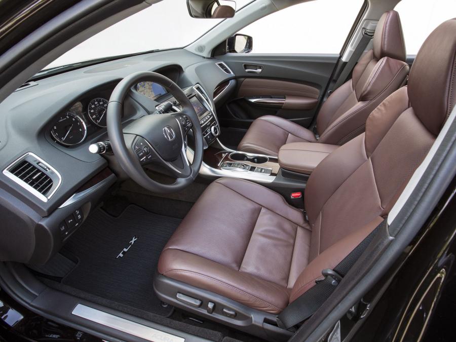 Интерьер Acura TLX 3.5L V6 2015 года  (фото 7 из 16)